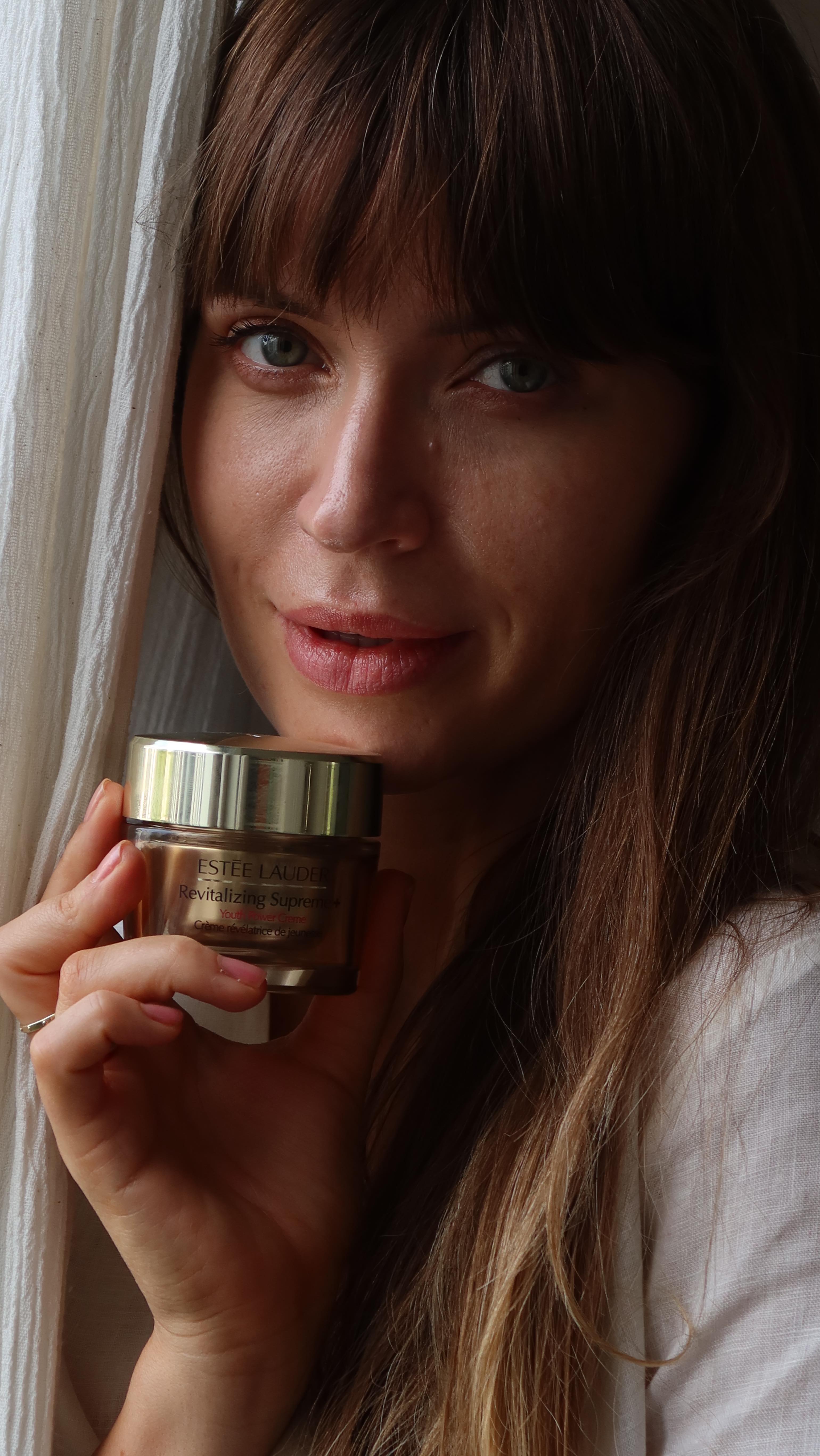 Instagram post by @annadec_ for Estée Lauder. Caption reads: Mam 36 lat i jest mi teraz ze sobą lepiej niż....