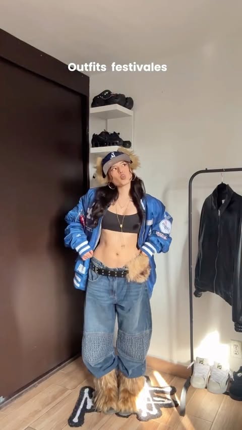 Instagram post by @jessisuar for New Era Cap. Caption reads: Outfits para festivales o concierto!
@neweramx....