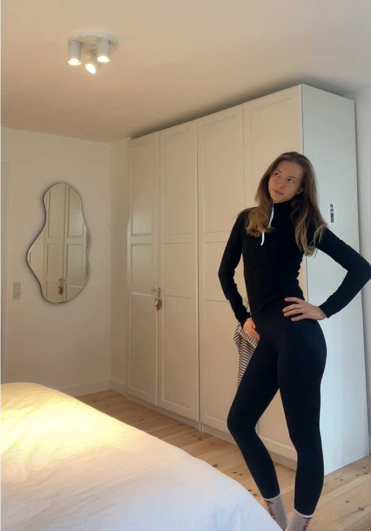 TikTok post by @sofie_morsing for Planet Nusa. Caption reads: Annonce 🩷 my go to @Planet Nusa running outfit - ....