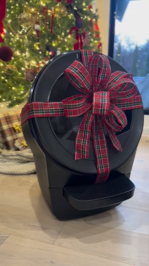 Instagram post by @jenagreen920 for Litter-Robot. Caption reads: [...] This is your sign to upgrade✨....