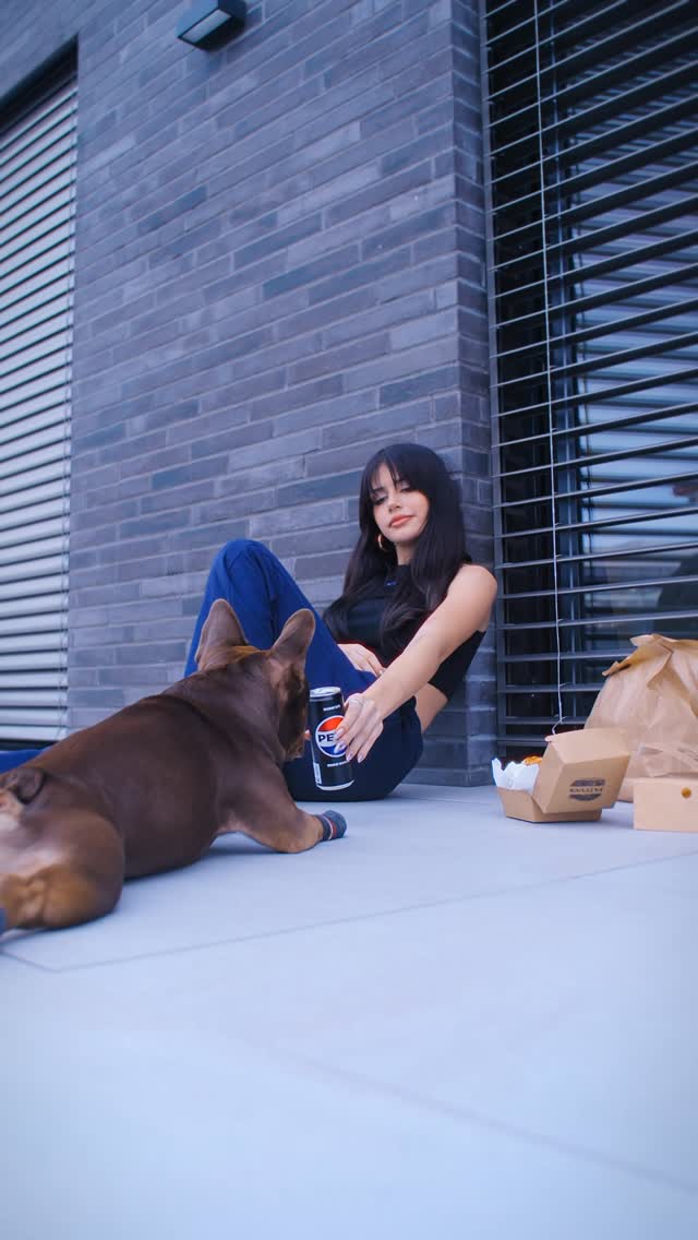 Instagram post by @domialagia for Pepsi Czech Republic. Caption reads: Pho zalitý srirachou, pizza se sýrem, co se táhne....