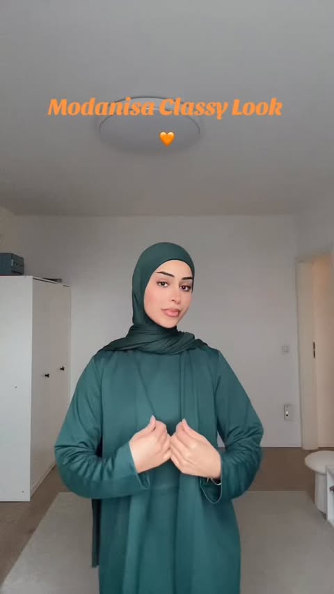 Instagram post by @olazeyn_ for Modanisa. Caption reads: Modanisa Outfit 🧡 Art: 8736034 @modanisacom [...].