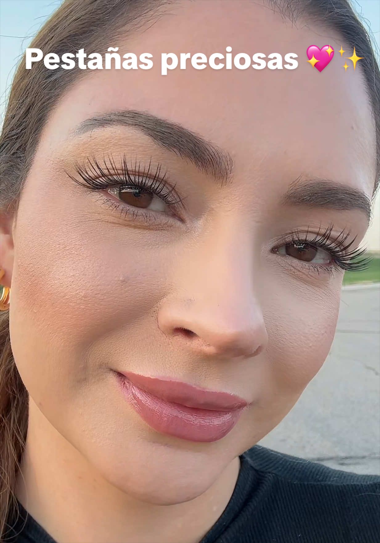 TikTok post by @karlabaylon19 for BQ Lash. Caption reads: Son hermosas estas pestañas 💖✨🫶 @B&QLASH....