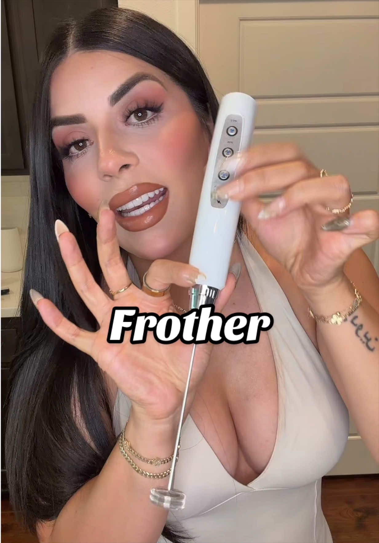 TikTok post by @danyanoemi for Odiforgo. Caption reads: @ODIFORGO ✨ #frother #cocina #kitchengadgets.