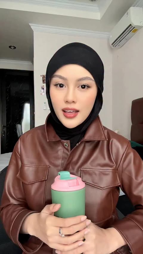 Instagram post by @raniagisela for Implora. Caption reads: [...] time makin pede karena Caffe Matte....