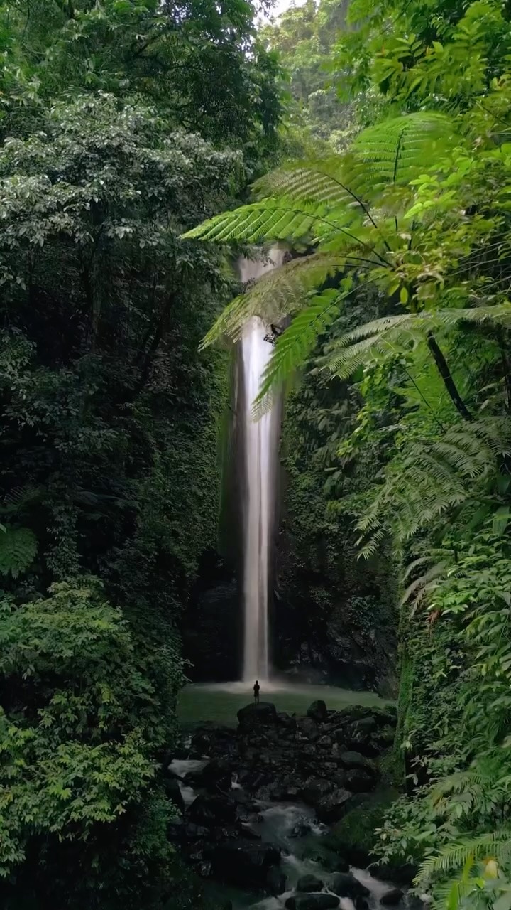 Instagram post by @nicko.stark for National Geographic Travel. Caption reads: Fall in love with the Philippines 🇵🇭

Book your....