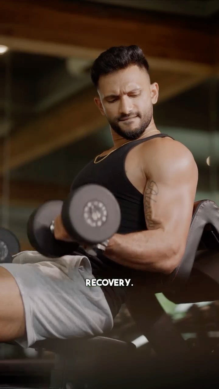 Instagram post by @prathamesh_maulingkar for Himalaya Wellness. Caption reads: For stamina, energy, and power.. 💪 I choose....