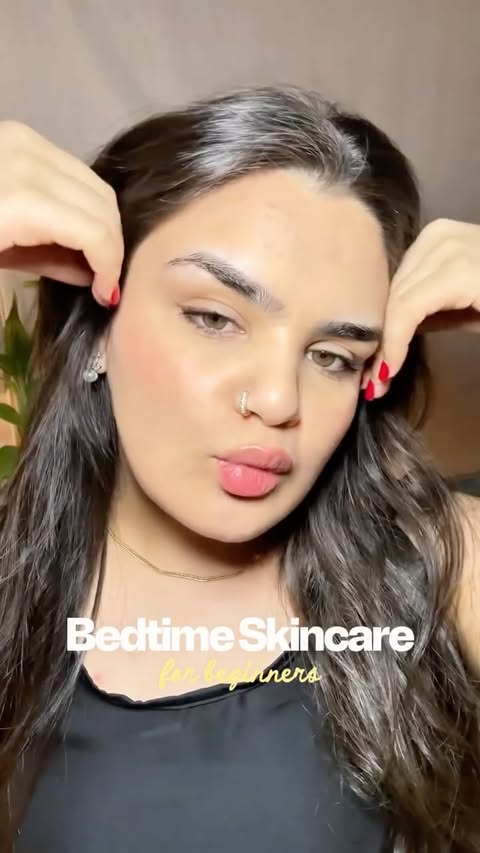 Instagram post by @zeniamk for MakeUp Eraser. Caption reads: Sometimes less is more and you don’t need lots and....