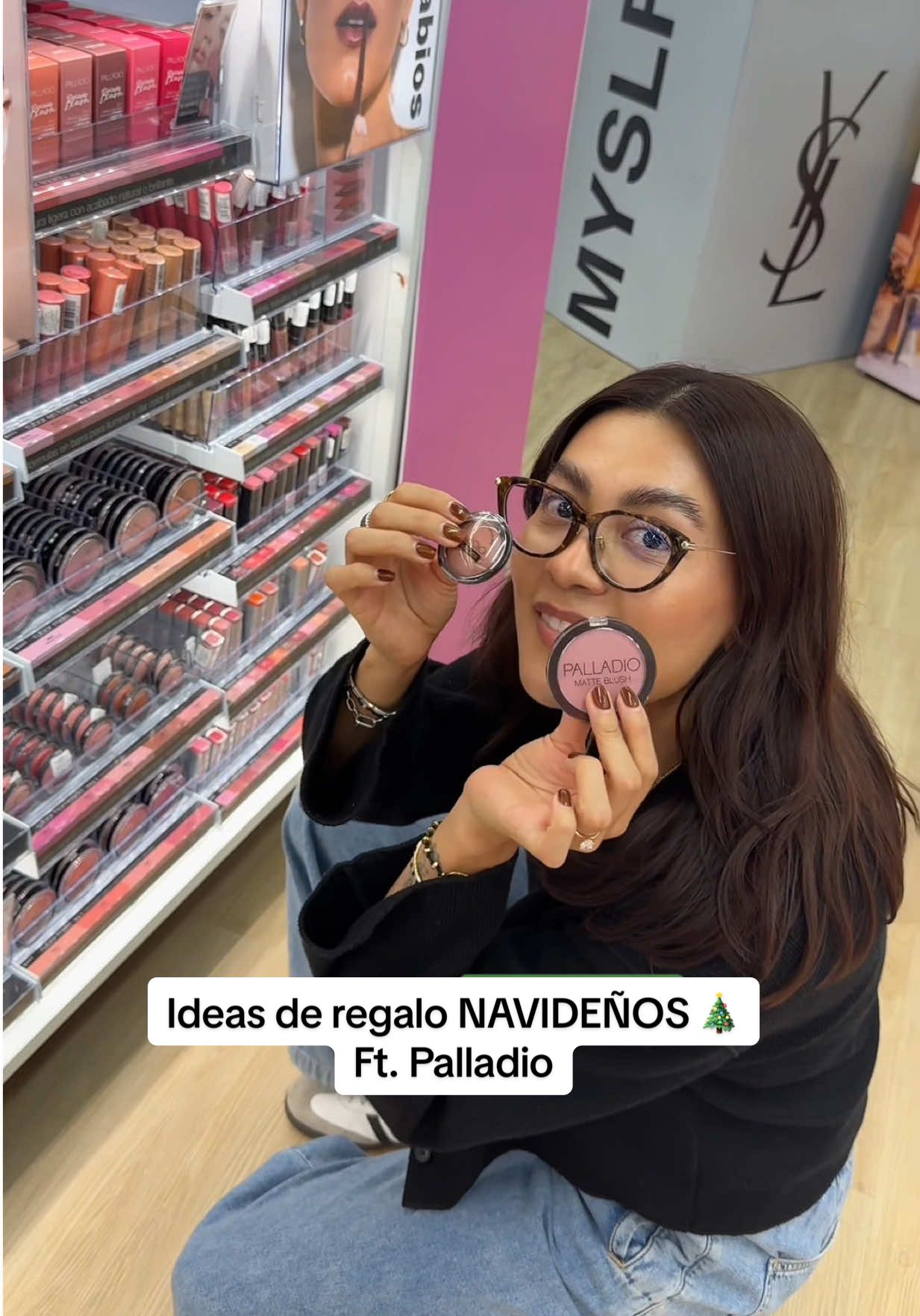 TikTok post by @jennislas_ for Palladio Beauty. Caption reads: Ideas de regalo para Navidad 🎄 @Palladio Beauty....