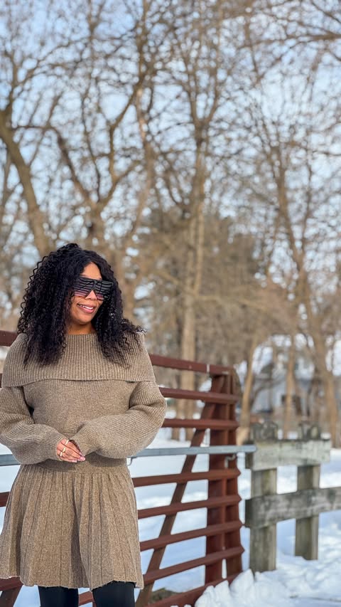 Instagram post by an influencer for ROMWE. Caption reads: [...] “it-girl” energy, I’m my own....
