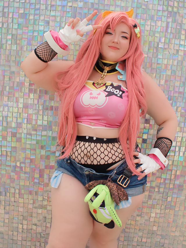 Instagram post by @lavenderlattecosplay for Uwowo Cosplay. Caption reads: “Got a gig that pays well? Count me in.” - Nicole....
