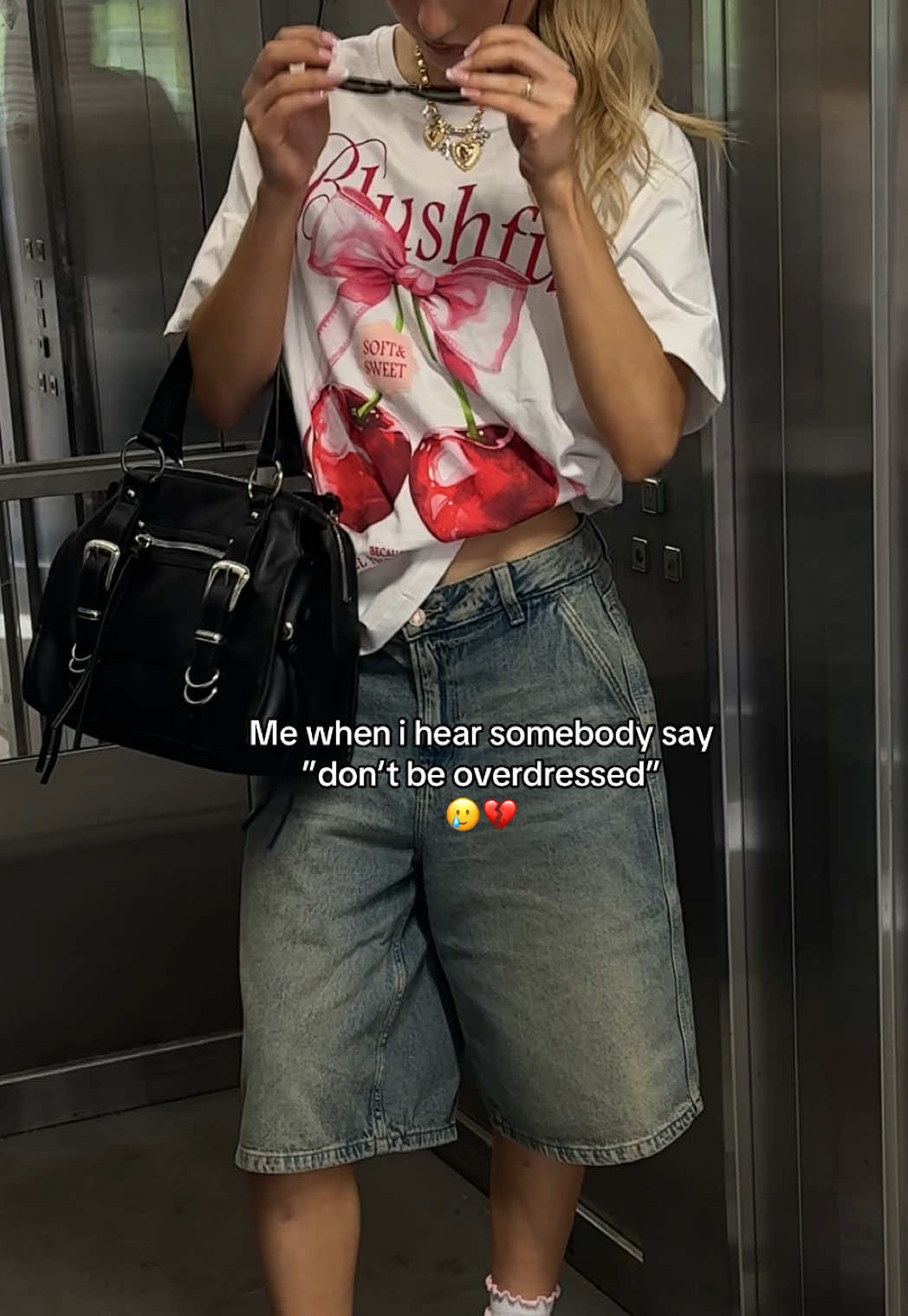 TikTok post by @_ola.haniaa for House Brand. Caption reads: [...] when you can look.. Stunning”🌟  @House....