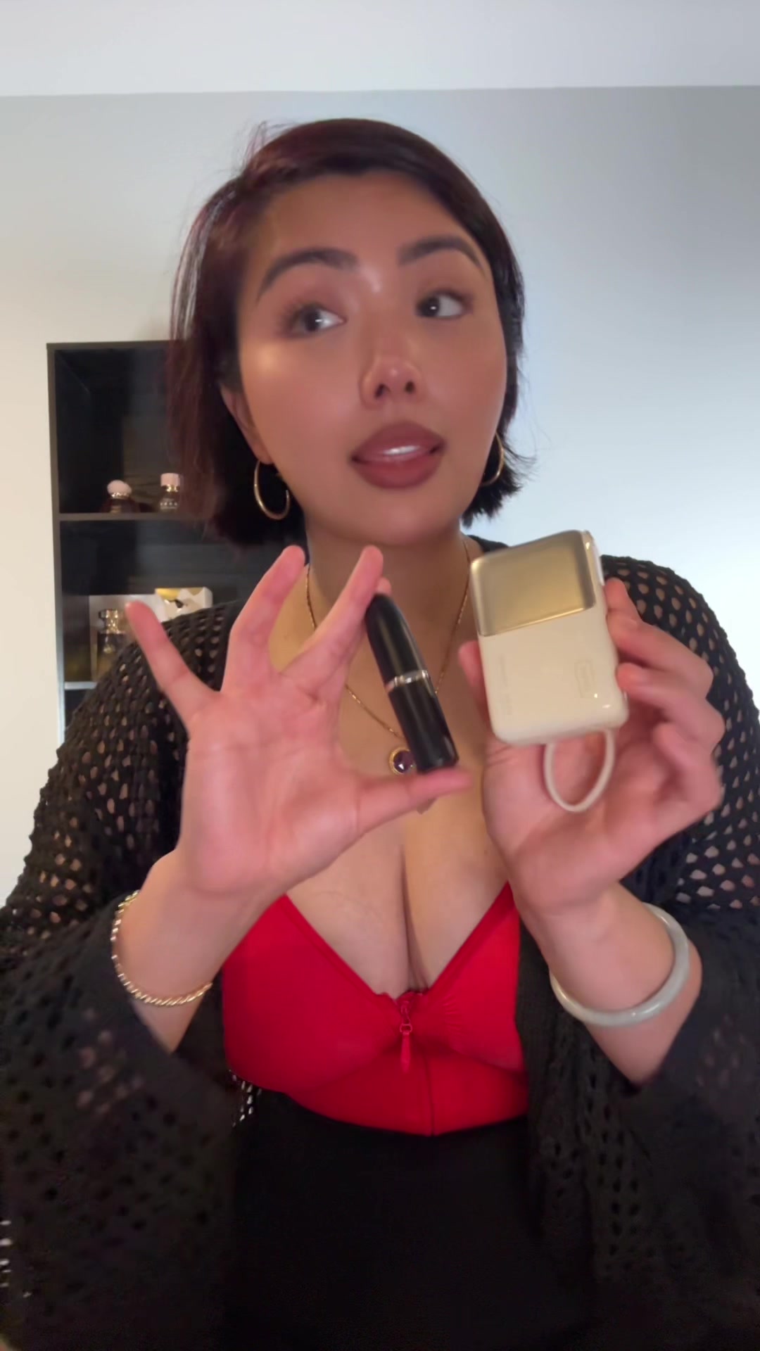 TikTok post by @jaesmaincorner for INIU Shop. Caption reads: [...] things don’t come in small packages?....