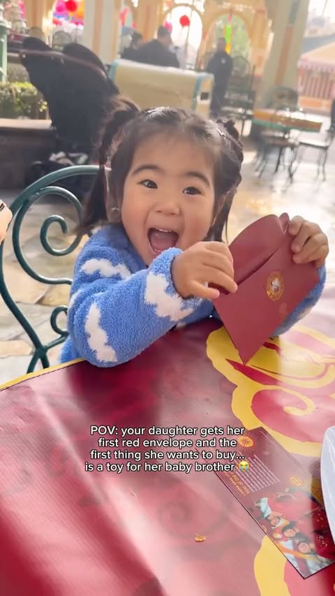 Instagram post by @jasmnekim for Disneyland. Caption reads: [...] is she doing it at age 3?? thank you....