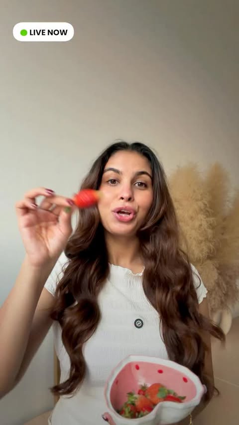 Instagram post by an influencer for Dot & Key Skincare. Caption reads: Dot & Key’s Buy 2 at ₹699 is LIVE and this is your....