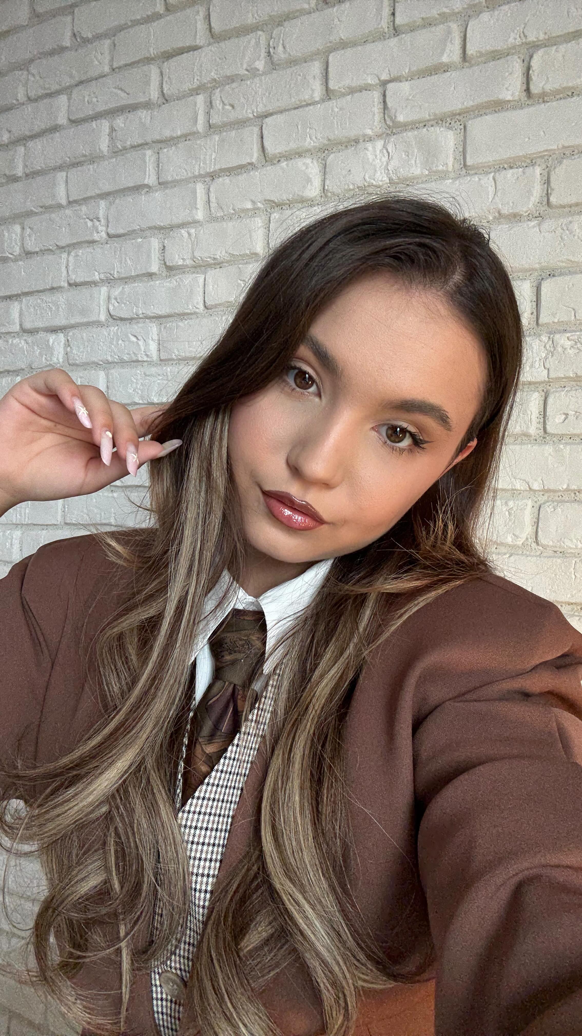 Instagram post by @blejanalexandra for Notino Romania. Caption reads: 🕵🏻‍♀️ Caz rezolvat: nuanța perfectă de maro....