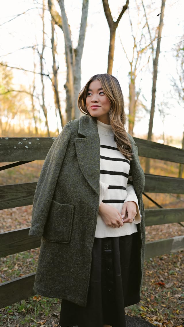 Instagram post by @bychloewen for Banana Republic Factory. Caption reads: [...] to start thinking about gifts!!....