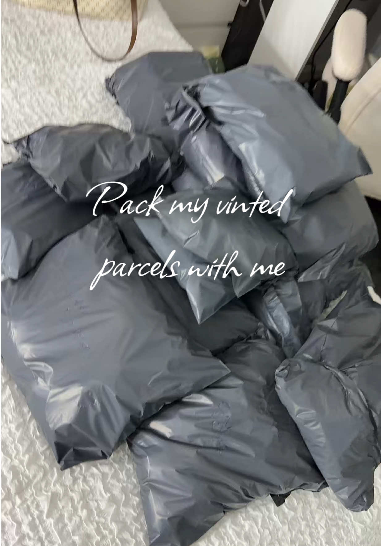 TikTok post by @ariellasmummy for Straame. Caption reads: These mixed mailing/parcel bags from @STRAAME are....