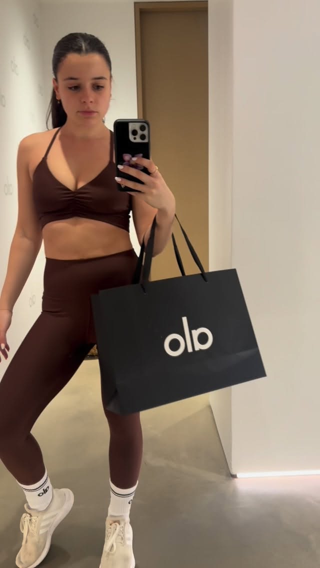 Instagram post by @chloeschnapp for Alo Moves. Caption reads: Thank you @alowellnessclub 🖤.