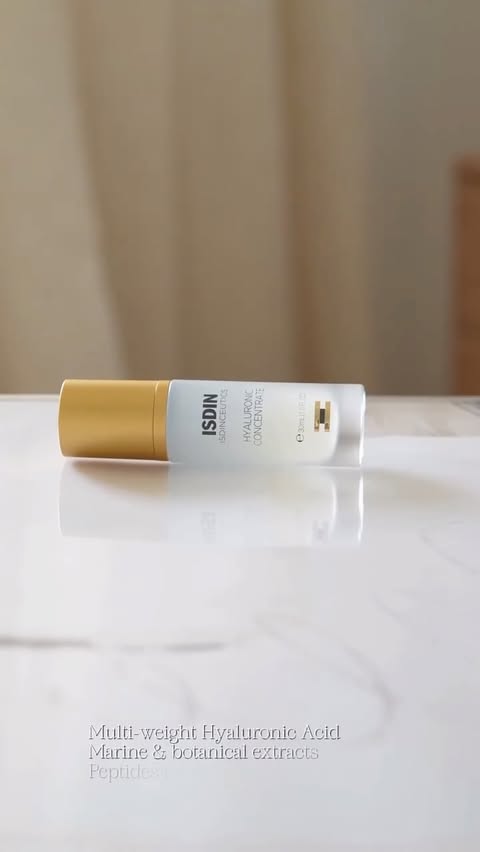 Instagram post by @_pamelaresende for ISDIN. Caption reads: [...] my skin feeling plump, smooth, and glowing.....