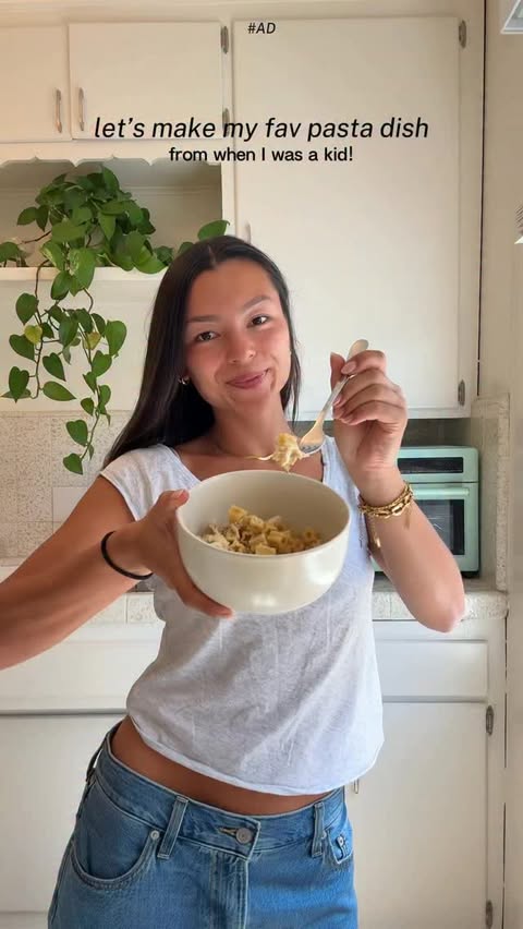 Instagram post by @happywithmeg for Barilla. Caption reads: [...] of this one… the easiest pasta using....