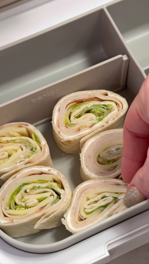 Instagram post by @kate_cleanhome for BruMate. Caption reads: [...] last day of school this year🥳🎄🚌🥪💕....