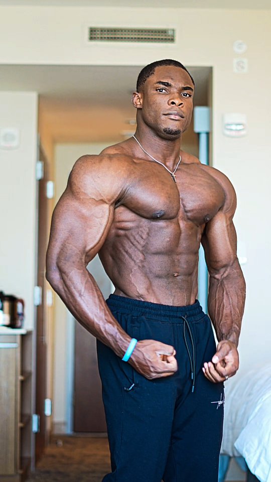 Instagram post by @cenatricardofit for REDCON1. Caption reads: -1 day out @ifbbfloridapro morning checking to....