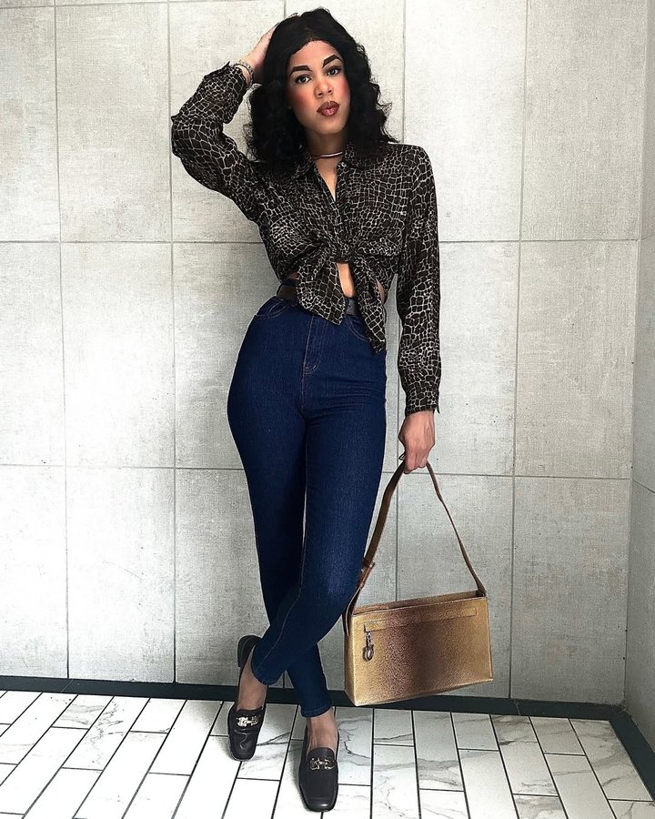 Instagram post by an influencer for Amazon Fashion. Caption reads: [...] FASHION Necklace: @amazonfashion Ring:....