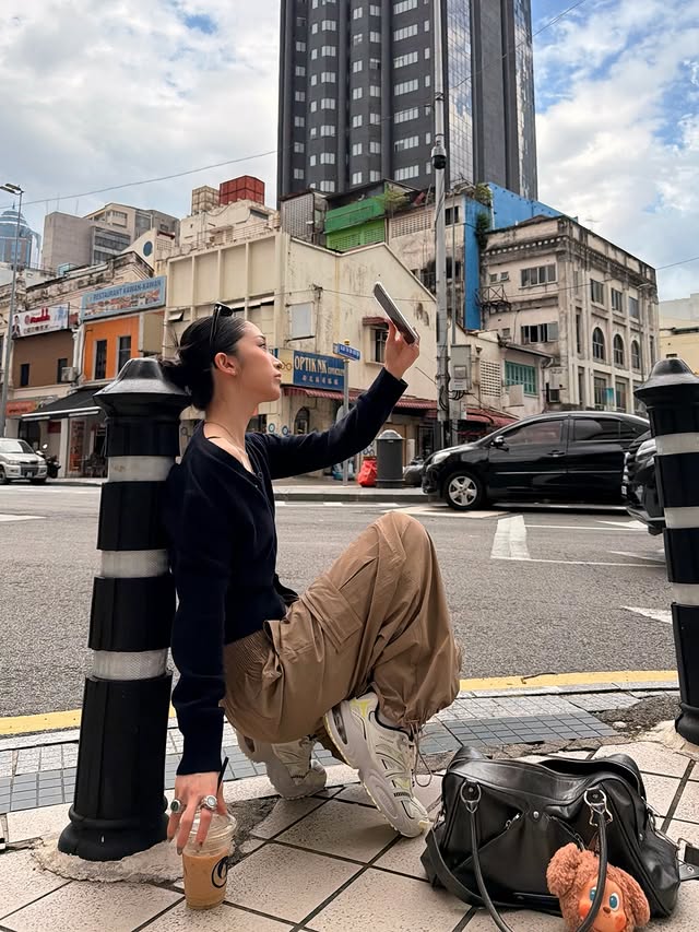 Instagram post by @candyteohct for Skechers Malaysia. Caption reads: Back in my city 🚶🏻‍♀️ 👟 @skechersmalaysia UNO....