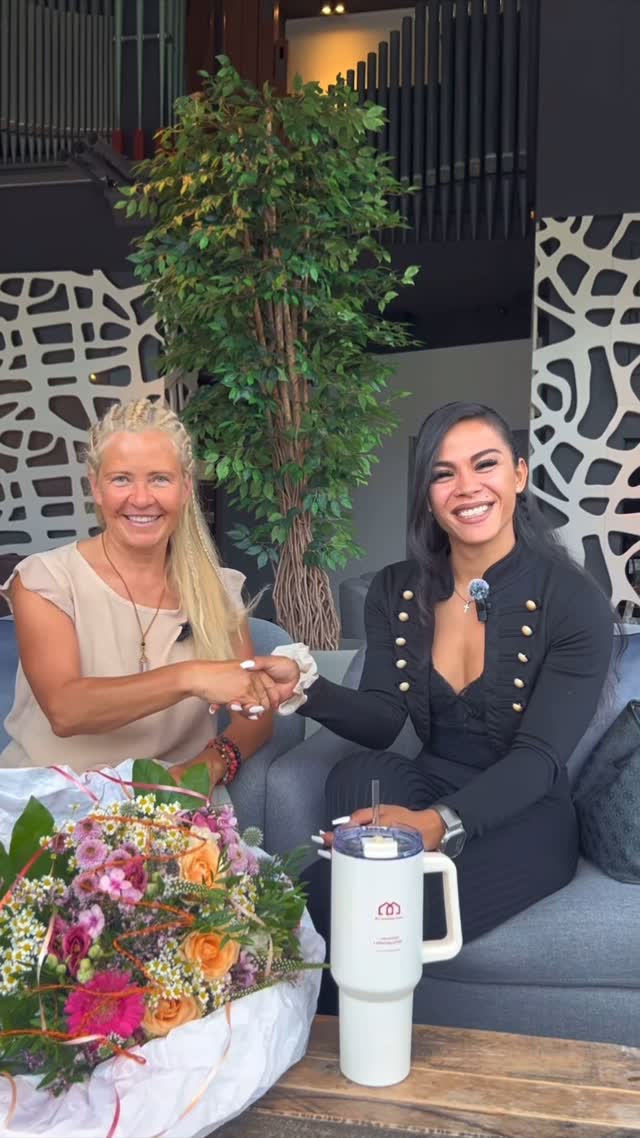 Instagram post by @consitajuliana for Angel Competition Bikinis. Caption reads: [...] suits:
@angelcompetitionbikinis 

Link in....