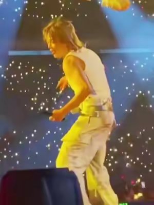 TikTok post by @sallavel for BTS. Caption reads: Jimin, unholy 💛🐥 #bts #jimin #parkjimin....