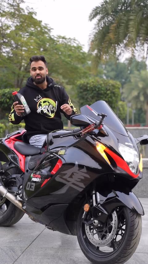 Instagram post by @khannaomkar for Castrol. Caption reads: [...] on your bike’s engine and performance.....