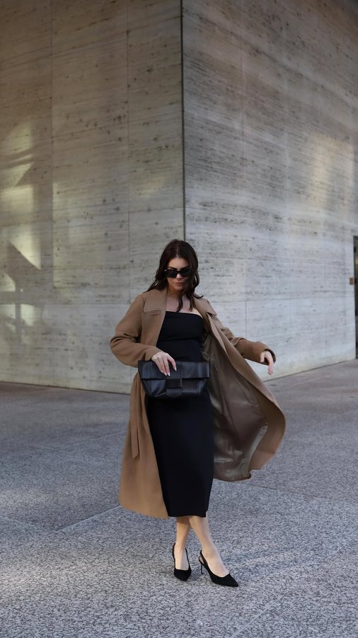 Instagram post by @stylecadenza for Banana Republic Factory. Caption reads: Tis’ the season! #brfactorypartner Heading to the....