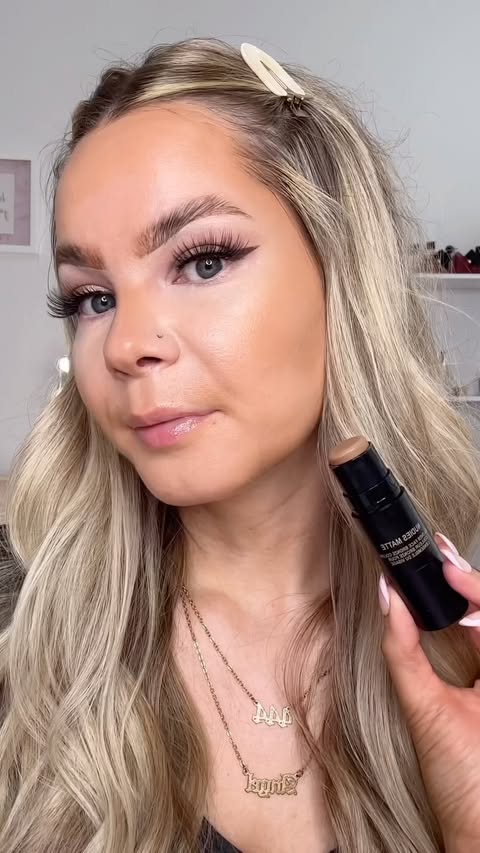 Instagram post by @amandaa_harrison for NUDESTIX. Caption reads: [...] does give that just sun-kissed look!....