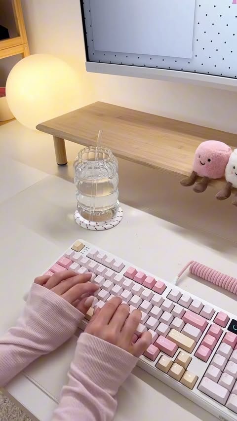 Instagram post by @cozy_natmosphere for Epomaker. Caption reads: Happy midweek 🌸 @epomakerkeyboard was so kind to....
