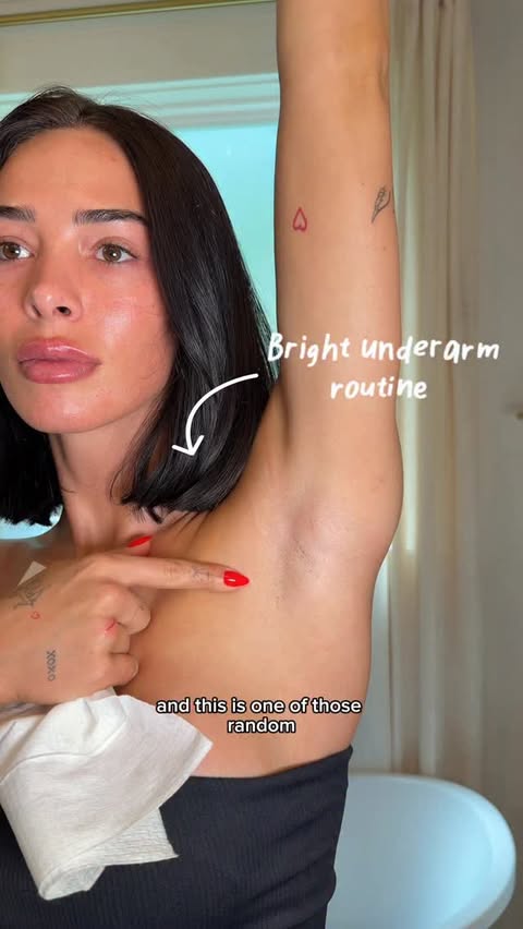 Instagram post by @michaelashaescott for Dr.Melaxin. Caption reads: [...] Especially my knees + underarms. #drmelaxin....