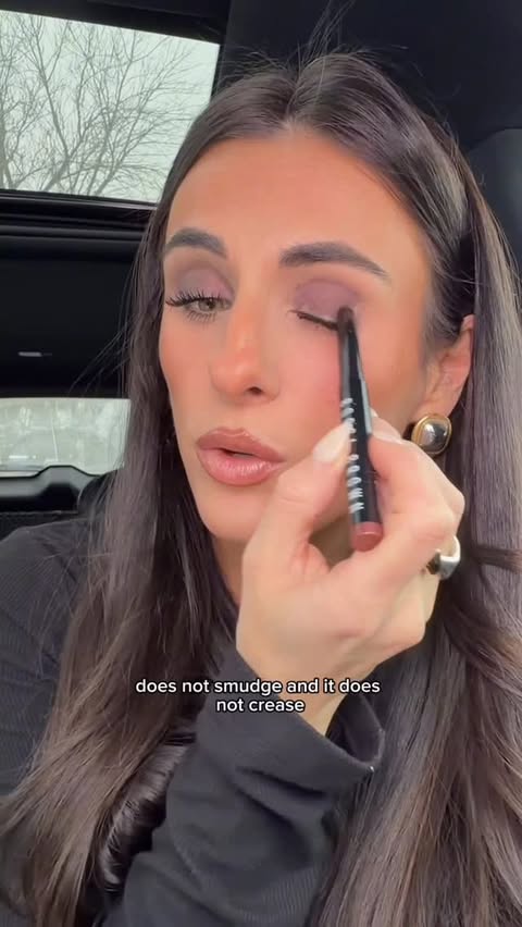 Instagram post by @maj.beauty for Bobbi Brown Cosmetics. Caption reads: My party trick: using @bobbibrown Long-Wear Cream....