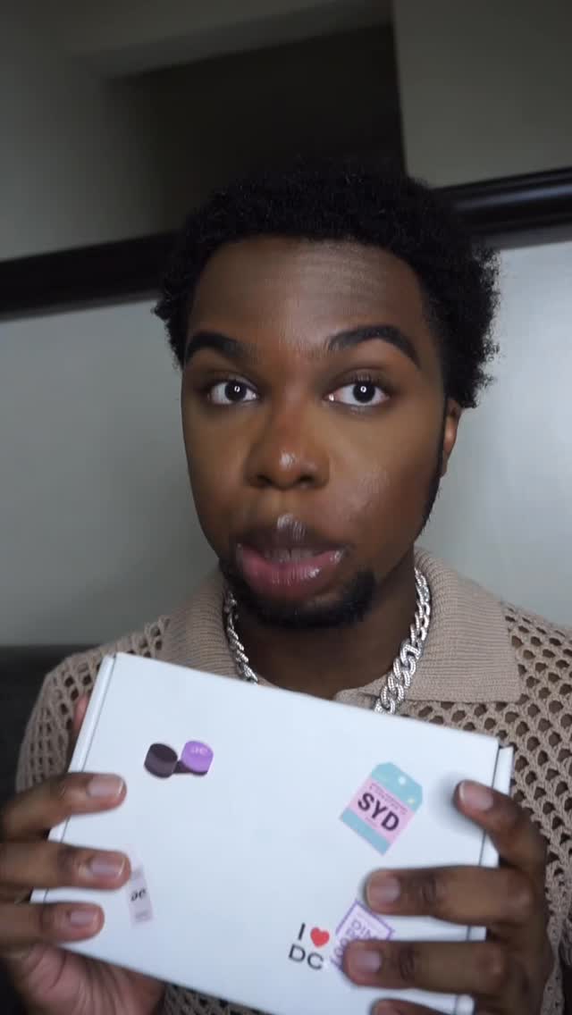 Instagram post by @icyparris for Dimple Color. Caption reads: Hey everyone! You know I love a good pair of....