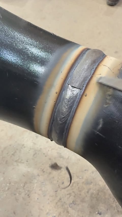 Instagram post by @cirizawelding for Lincoln Electric. Caption reads: WAIT FOR THE PEEL 👀
5/32 @lincolnelectric....