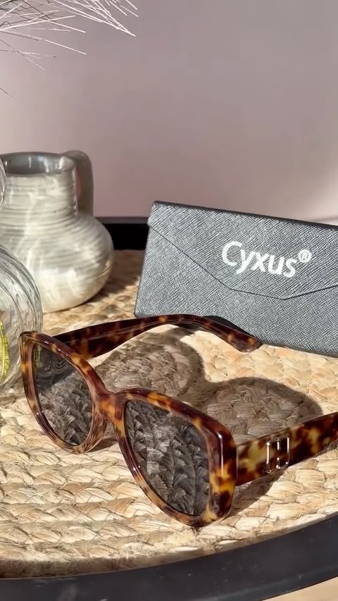 Instagram post by @ugc.natia for Cyxus. Caption reads: [...] with my new fashionable....