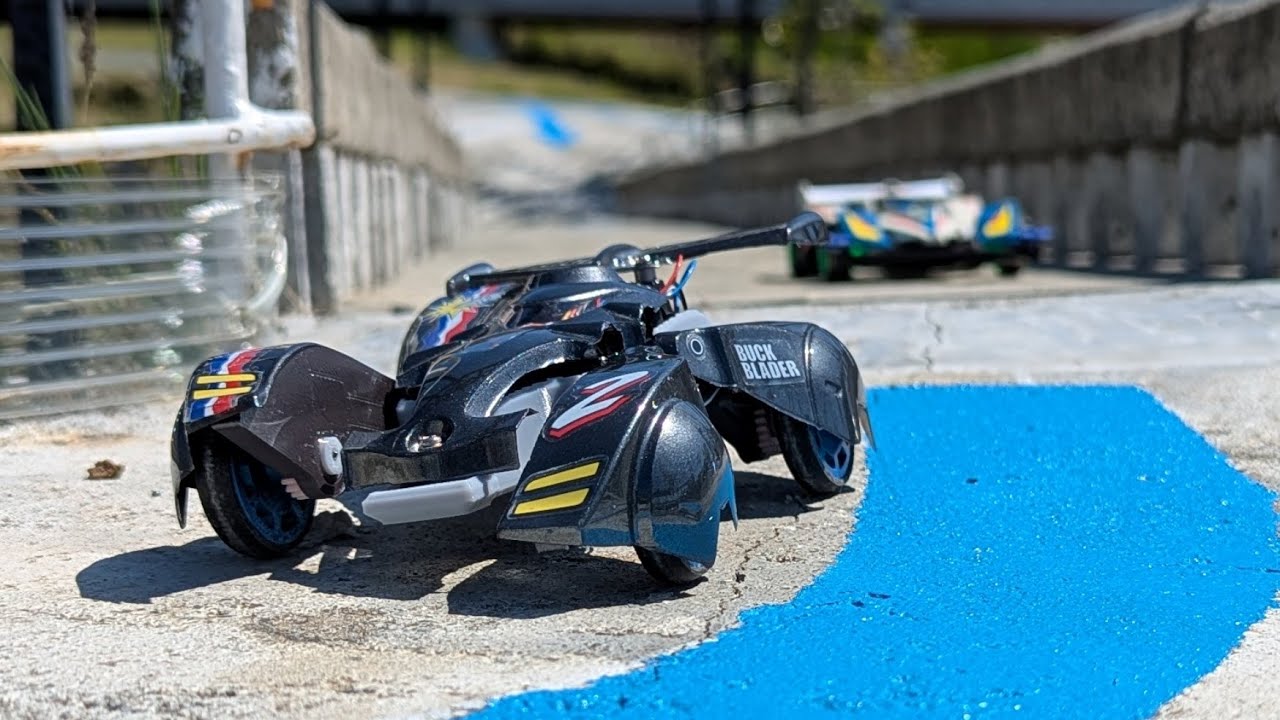 YouTube post by @Niwakara for JLCPCB. Caption reads: 【Mini 4WD】Buck Blader with a banking feature....