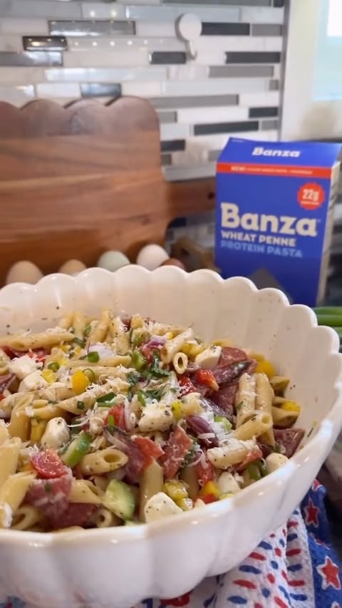 Instagram post by @lauren_stadler for Banza. Caption reads: [...] Pasta Salad made with the NEW @eatbanza....