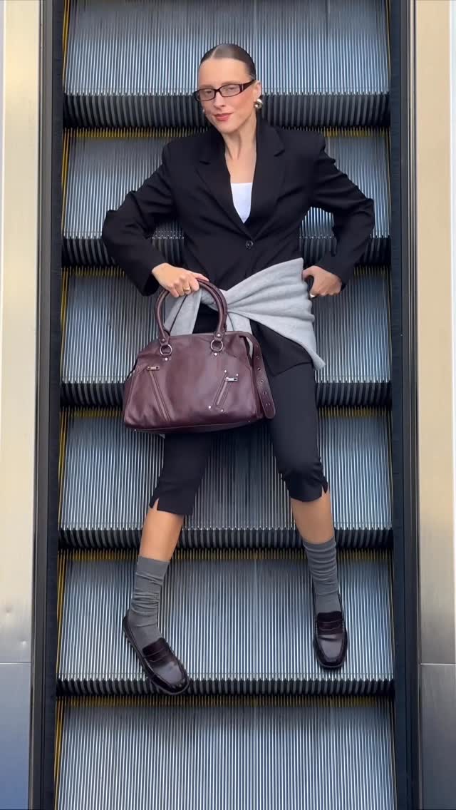 Instagram post by an influencer for Bershka. Caption reads: [...] Outfits of the week with @bershka 🩷.