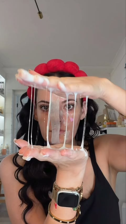 Instagram post by @leanne_page_ for Mixsoon. Caption reads: Ad | huge pores? Try @mixsoon_official Bean....