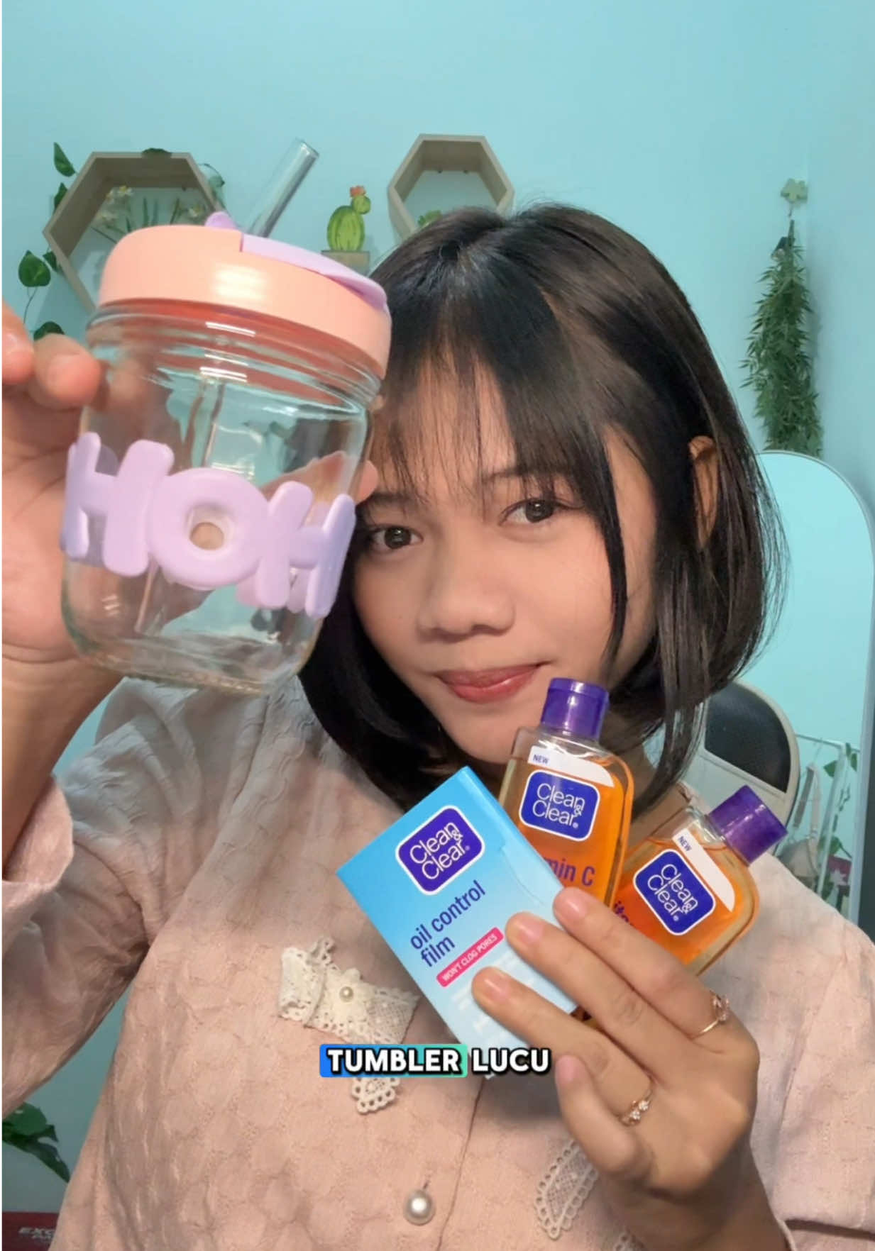 TikTok post by @only.fey_ for Clean & Clear. Caption reads: emang bisa sekali cuci muka langsung cerahan? bisa....