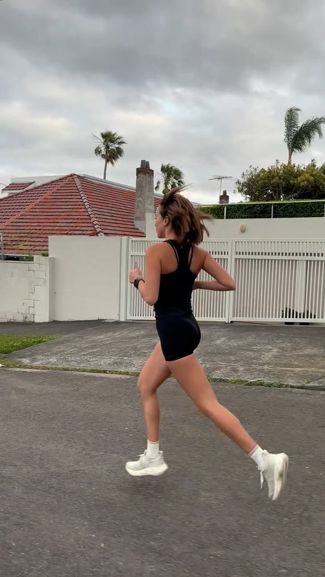 Instagram post by @juliamcmorrow_ for Hyro. Caption reads: [...] code ‘JULIAM’ (2 weeks free) 💧@drinkhyro....