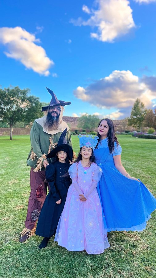 Instagram post by @flores_twins_and_fam for FUN.com. Caption reads: [...] themed wizard Of Oz costumes from fun.com....