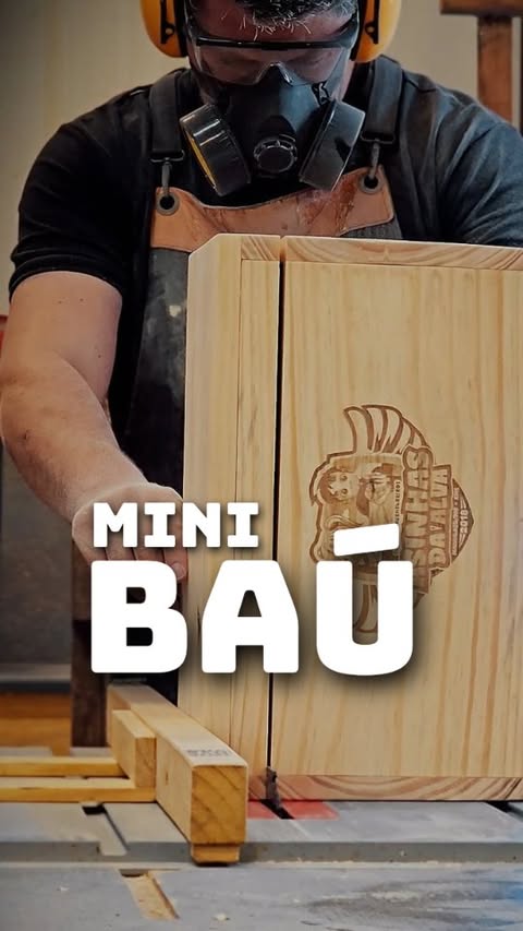 Instagram post by @quenem_marceneiro for xTool. Caption reads: [...] e funcional! Pra gravar usei minha....