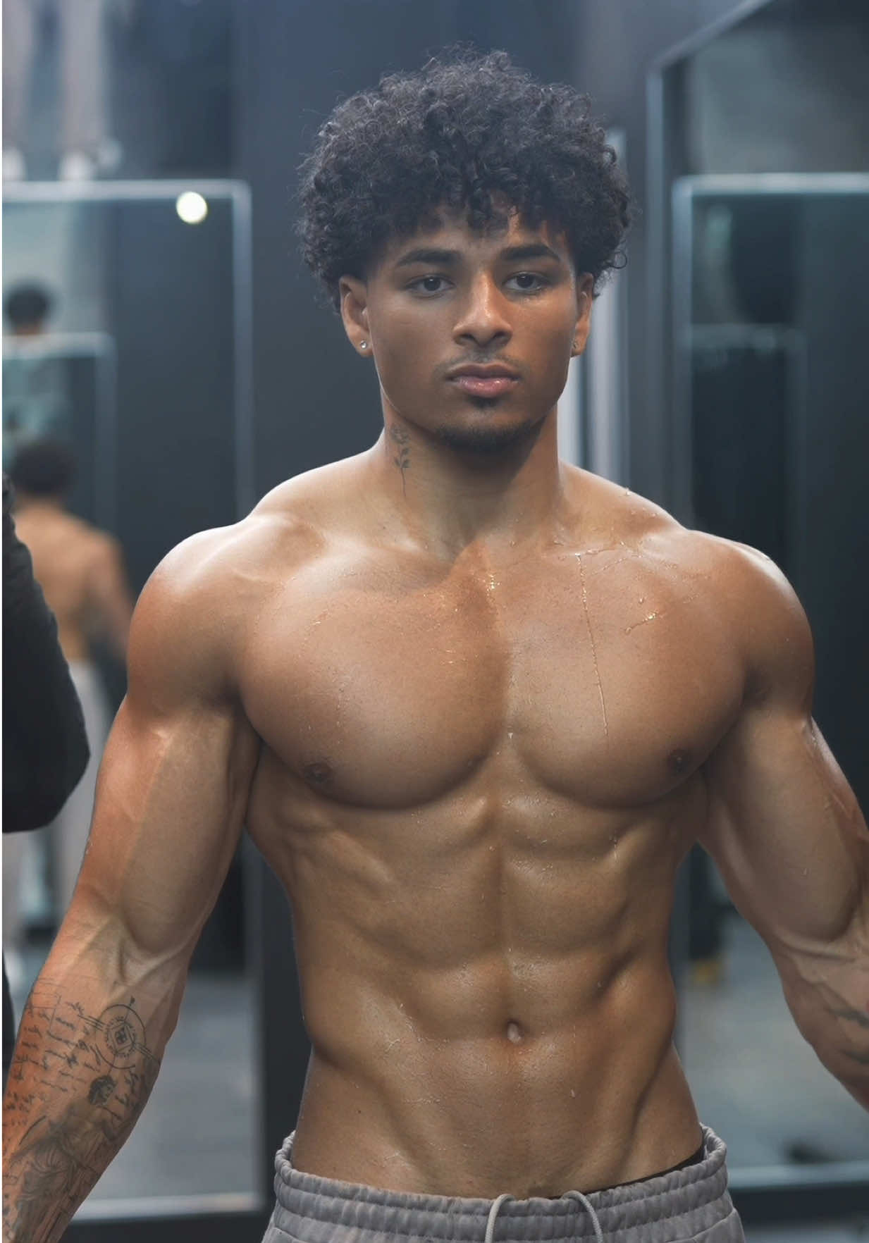 TikTok post by @jeremiahtwharton for Teveo. Caption reads: 70% off @TEVEO #fypシ #gymtok .