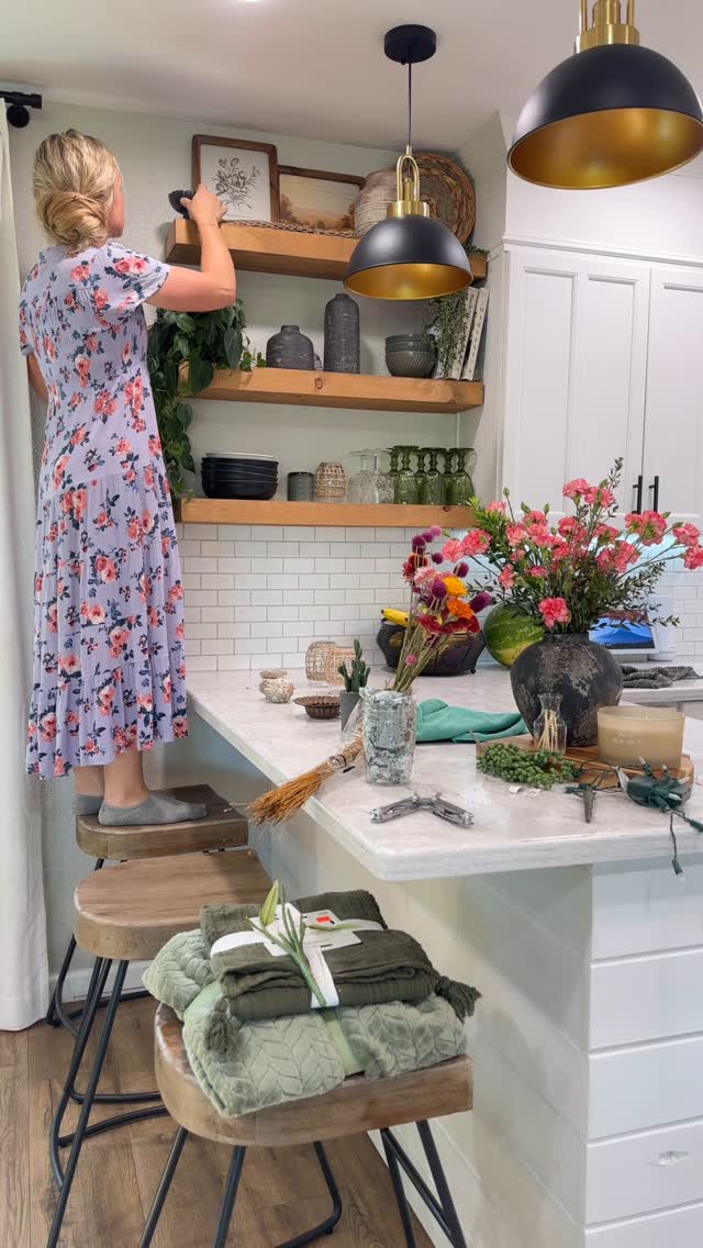 Instagram post by @hannahshappyhome for Hobby Lobby. Caption reads: Adding a touch of Spring to our home with decor....